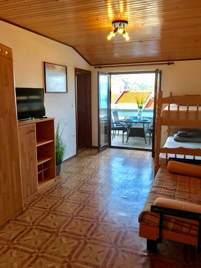 Apartmani Lisac Baška Exterior foto